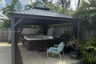 330 NE 48th St, Oakland Park, FL 33334 - Photo 6
