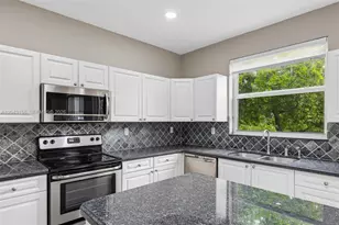 2162 NW 77th Terrace, Pembroke Pines, FL 33024 - Photo 16