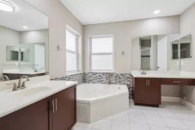 2162 NW 77th Ter, Pembroke Pines, FL 33024 - Photo 4
