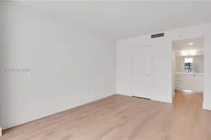 555 NE 34th St, Miami, FL 33137 - Photo 18