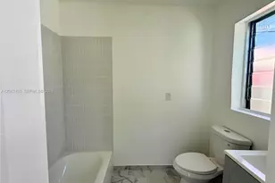 641 10th St, Miami Beach, FL 33139 - Photo 14