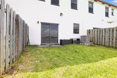 20610 NE 5th Pl, Miami, FL 33179 - Photo 24