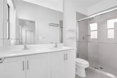 20610 NE 5th Pl, Miami, FL 33179 - Photo 14