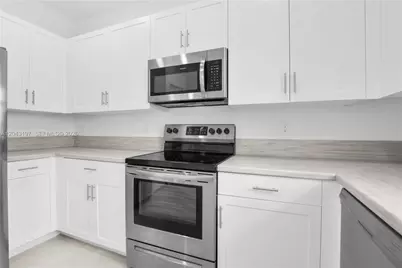 20610 NE 5th Pl, Miami, FL 33179 - Photo 8