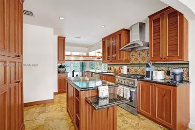 1247 NE 101st St, Miami Shores, FL 33138 - Photo 14