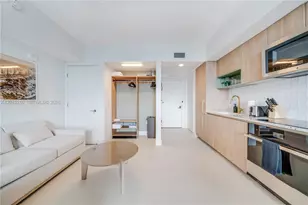 159 NE 6th St, Miami, FL 33132 - Photo 10