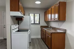 1310 W 29th St, Hialeah, FL 33012 - Photo 12