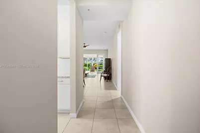 38 E Harbour Isle Dr E #104, Fort Pierce, FL 34949 - Photo 2