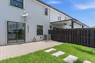 11628 NW 87th Ln, Doral, FL 33178 - Photo 2