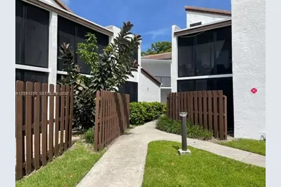 215 Lake Pointe Dr #109, Oakland Park, FL 33309 - Photo 2