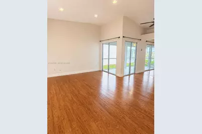 690 SE 22nd Ln, Homestead, FL 33033 - Photo 2
