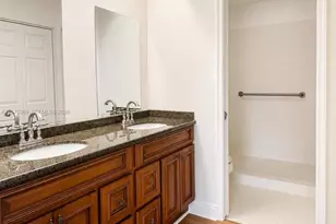 690 SE 22nd Ln, Homestead, FL 33033 - Photo 8