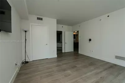 500 Brickell Ave #1407, Miami, FL 33131 - Photo 16