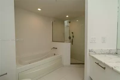 500 Brickell Ave #1407, Miami, FL 33131 - Photo 20