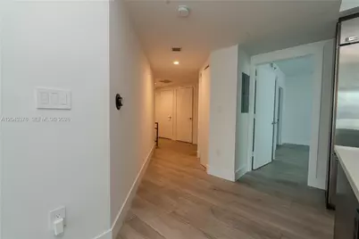 500 Brickell Ave #1407, Miami, FL 33131 - Photo 6