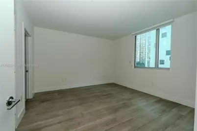 500 Brickell Ave #1407, Miami, FL 33131 - Photo 24