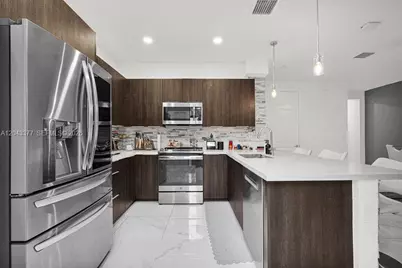 10533 NW 81st St, Doral, FL 33178 - Photo 8
