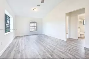 2830 NE 4th Ave, Naples, FL 34120 - Photo 2