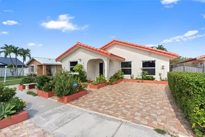 910 SW 140th Ave, Miami, FL 33184 - Photo 1