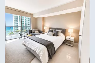 1300 Brickell Bay Dr #1806, Miami, FL 33131 - Photo 2
