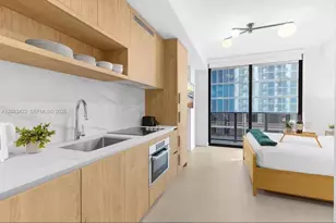 11 NE 6th St, Miami, FL 33132 - Photo 2