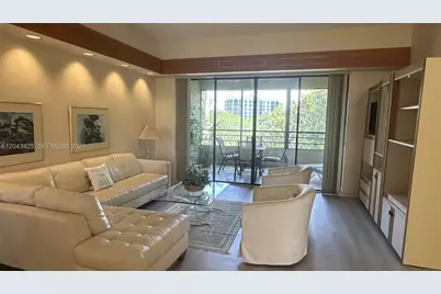 7472 La Paz Blvd #301, Boca Raton, FL 33433 - Photo 4