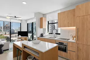 11 NE 6th St, Miami, FL 33132 - Photo 6