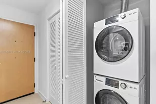 11 NE 6th St, Miami, FL 33132 - Photo 8
