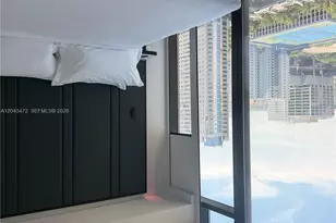 20 NE 11th St, Miami, FL 33132 - Photo 6