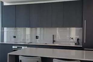 20 NE 11th St, Miami, FL 33132 - Photo 12