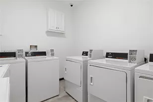 402 NW 12th Ave, Miami, FL 33128 - Photo 14
