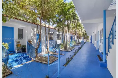 7717 Byron Ave, Miami Beach, FL 33141 - Photo 4