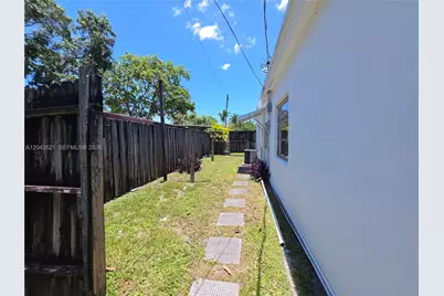 1215 NE 182nd St, North Miami Beach, FL 33162 - Photo 18