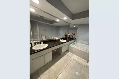 16400 Collins Ave #942, Sunny Isles Beach, FL 33160 - Photo 18