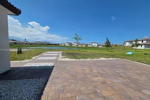 2423 SE 30th St, Homestead, FL 33035 - Photo 8