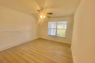 1005 NE 2nd St, Hallandale Beach, FL 33009 - Photo 20