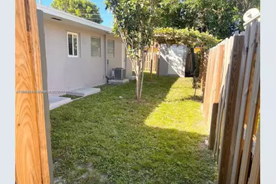 1005 NE 2nd St, Hallandale Beach, FL 33009 - Photo 4