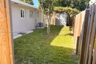 1005 NE 2nd St, Hallandale Beach, FL 33009 - Photo 4
