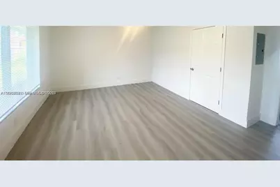 1005 NE 2nd St, Hallandale Beach, FL 33009 - Photo 22