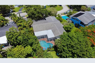 9720 Palmetto Club Ln W, Miami, FL 33157 - Photo 32