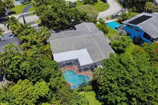 9720 Palmetto Club Ln W, Miami, FL 33157 - Photo 32