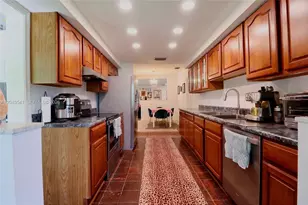 9720 Palmetto Club Ln W, Miami, FL 33157 - Photo 8
