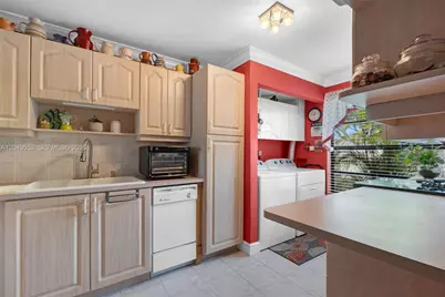1121 NW 98th Ter #119, Pembroke Pines, FL 33024 - Photo 8