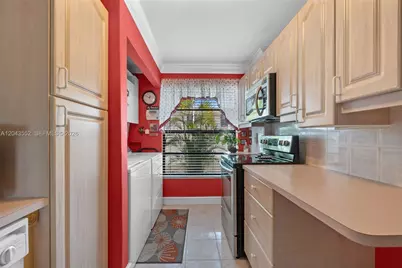 1121 NW 98th Ter #119, Pembroke Pines, FL 33024 - Photo 10