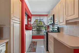 1121 NW 98th Terrace, Pembroke Pines, FL 33024 - Photo 10