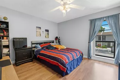 1121 NW 98th Ter #119, Pembroke Pines, FL 33024 - Photo 12
