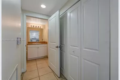 1250 S Miami Ave #1713, Miami, FL 33130 - Photo 12