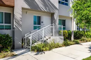 2505 NE 193rd St, Miami, FL 33180 - Photo 1