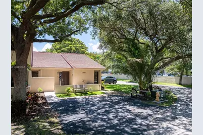 11527 SW 90th St, Miami, FL 33176 - Photo 2