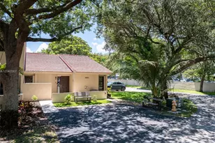 11527 SW 90th St, Miami, FL 33176 - Photo 2